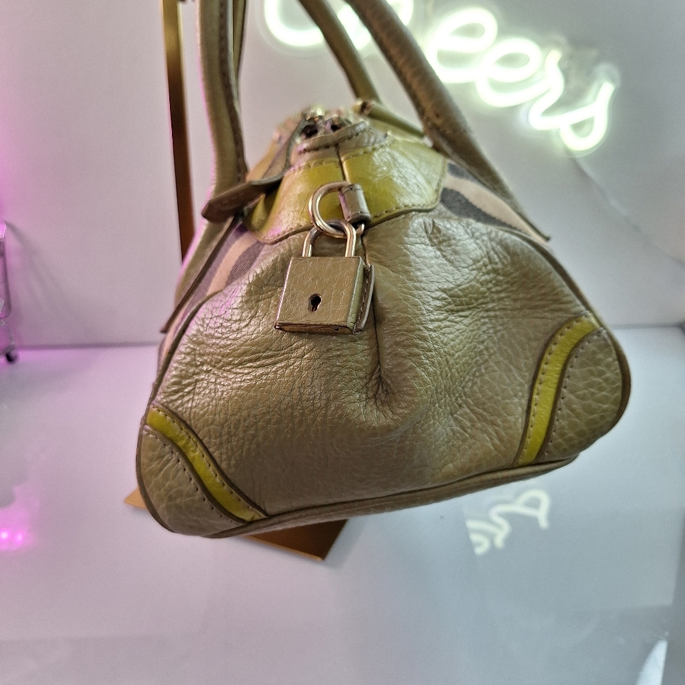 Burberry porsum Beige and Green Women's Bag - Picture 4 of 13